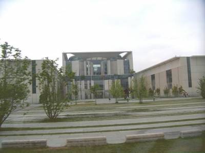 Wir haben uns freundlich verabschiedet, und wnschen uns, dass es Herr Schrder auch bald tut...