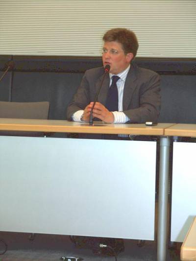 Eckart von Klaeden stand am Nachmittag der Vertrauensfrage zur Verfgung